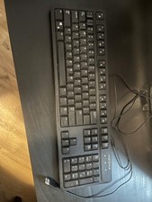 Insignia NS-PNK8001 Full-Size Wired USB Keyboard Black picture
