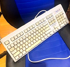 Micron PC Cable Wired White PS/2 Computer Keyboard Model 5121, US English picture